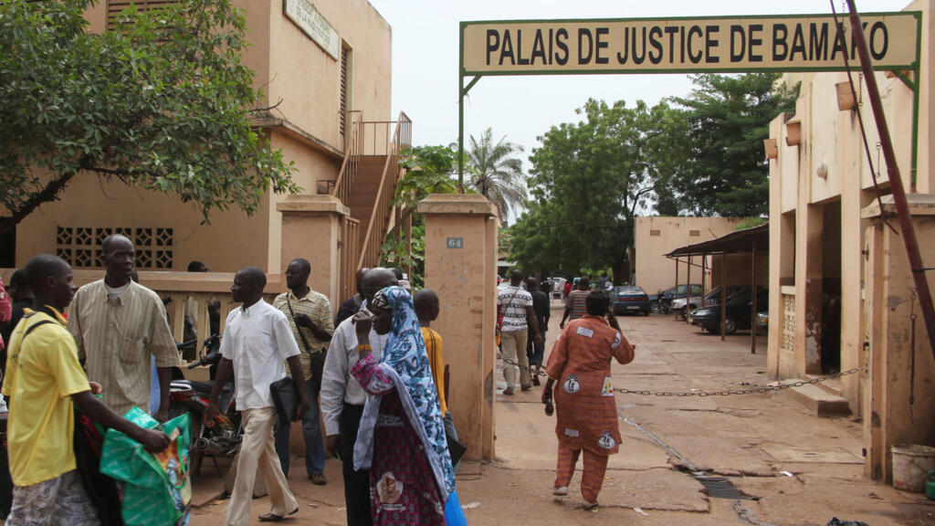 MALI : LE PROCÈS DU JOURNALISTE CHAHANA TAKIOU MIS EN DÉLIBÉRÉ, LA PRESSE RÉGIONALE SOUS SURVEILLANCE